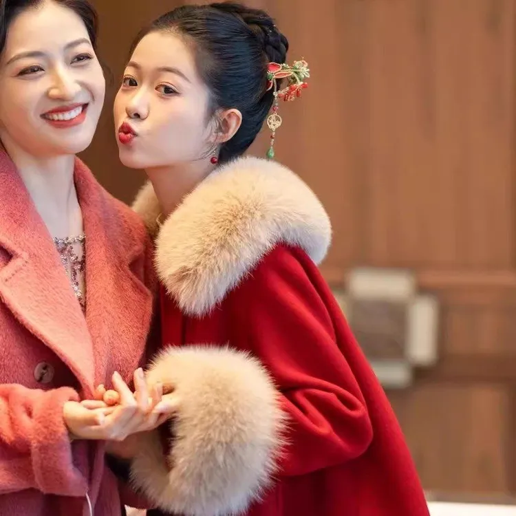 圣诞战袍结婚红色大衣2025秋冬款氛围感中长款加厚敬酒服毛呢外套