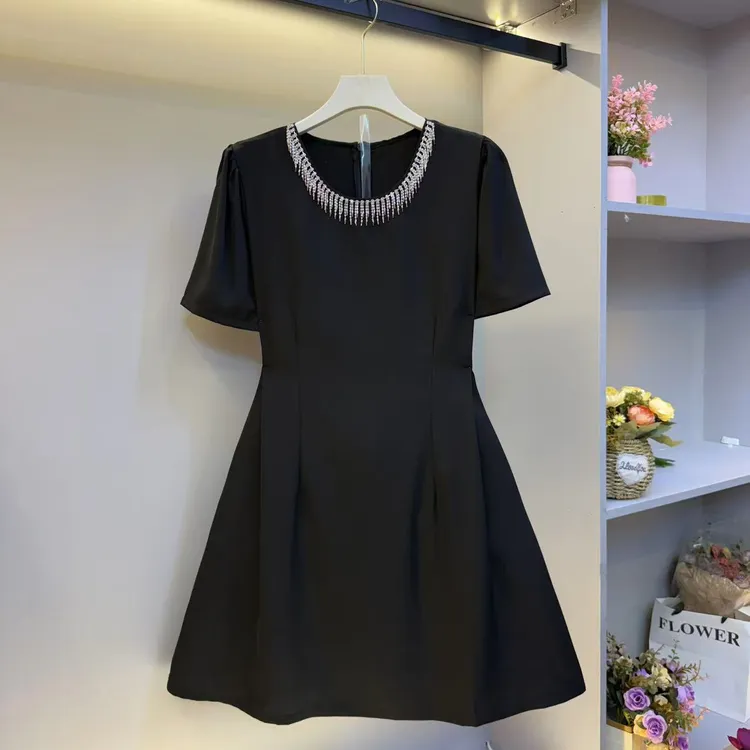 2025法式高级感小黑裙夏季新款收腰显瘦气质连衣裙