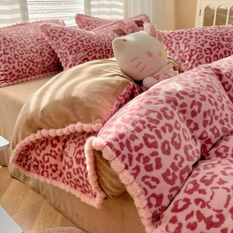 2025秋冬新款甜酷少女风毛球款枕套织标豹纹猫猫系列加厚牛奶