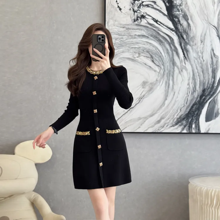 2025新款秋冬季黑色重工镶钻法式小香风显瘦气质名媛连衣裙女装