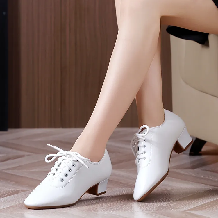 白色新款拉丁舞鞋女成人广场舞鞋中跟跳舞鞋透气妈妈鞋