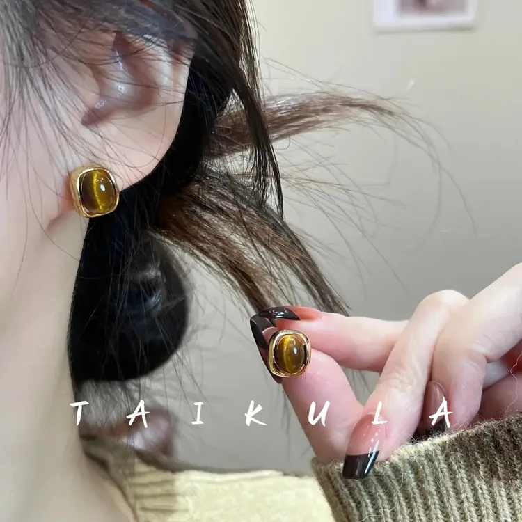 不锈钢仿珍珠耳饰 猫猫眼耳钉女轻奢简约高级感百搭秋冬爆款