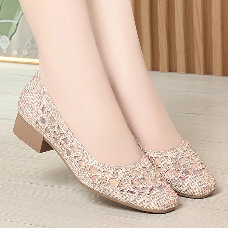 夏季2025新款单鞋凉鞋女软底防滑皮鞋女妈妈镂空透气网纱水钻女鞋