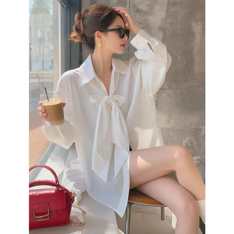 超好看独特漂亮白色防晒衬衫女宽松慵懒风2025年爆款洋气小衫欧货