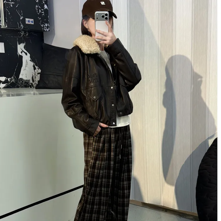 【香香严选】“复古绣花”2025秋冬加绒皮衣外套女时尚酷飒风夹克8889