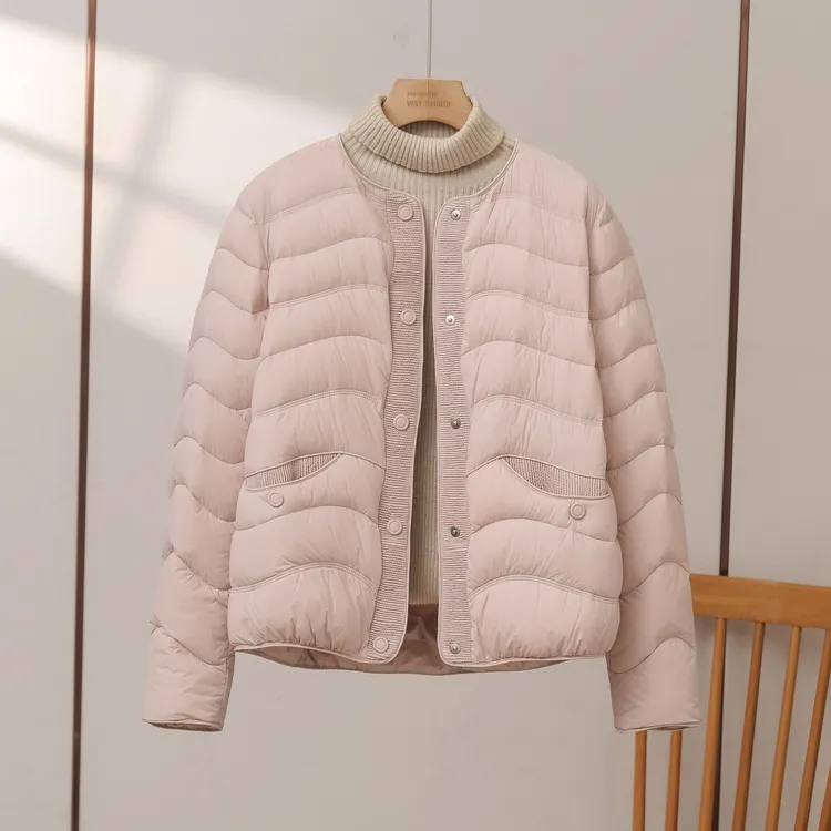 90白鸭绒轻薄羽绒服女短款2025冬季新款圆领小个子百搭保暖外套潮