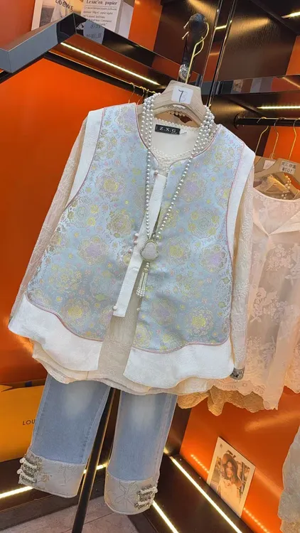 ZZ77308-1时尚圆领国风百搭盘扣高级感显瘦马甲微胖