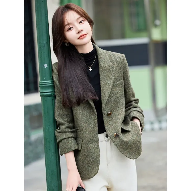 绿色羊毛西装外套女春秋2025新款秋冬加厚短款小个子毛呢休闲西服