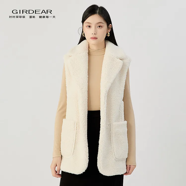 哥弟  秋冬新款时尚羊羔毛系列泰迪绒宽松厚款大口袋马甲140090