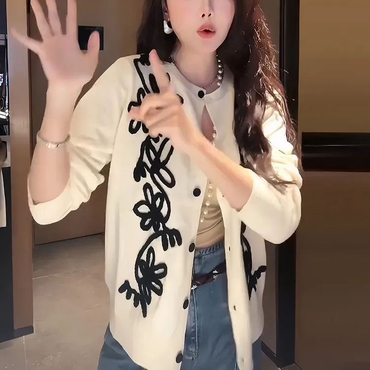 甜美风秋季长袖时尚针织开衫2025年新款个性绣花女装休闲显瘦上衣