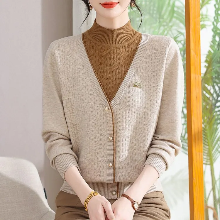 中老年女装2025新款妈妈毛衣长袖加绒上衣假两件针织打底衫