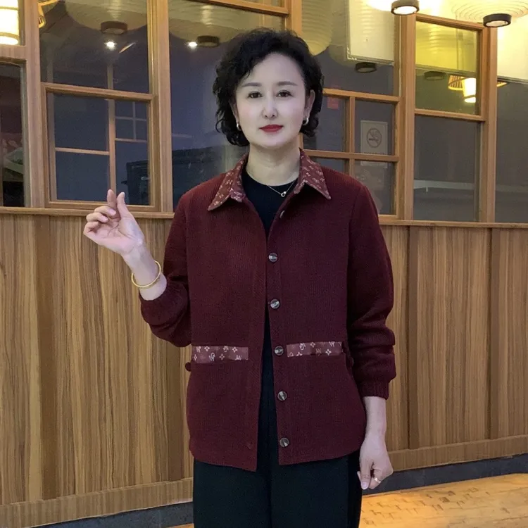 春秋新款时尚减龄纯色中老年短款百搭休闲妈妈装