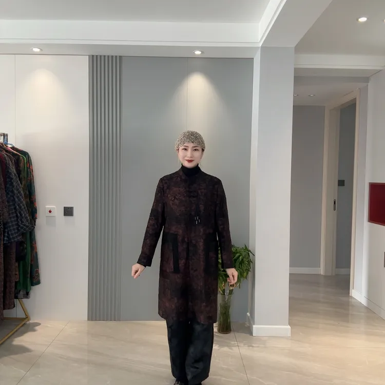 新款立体剪花挂里衬流苏风衣外套时尚复古