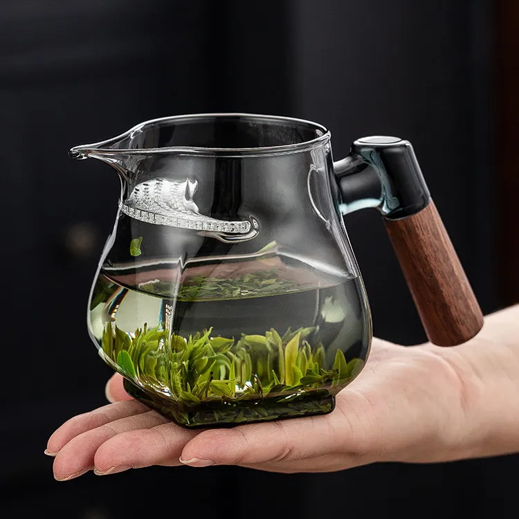 高档分茶器硼硅玻璃杯耐热玻璃月牙杯家用茶海分茶器过滤一体公杯
