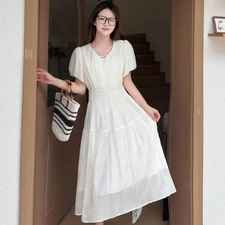 2025新款V领文艺花边收腰褶皱连衣裙夏季辣妈气质时尚白色裙子