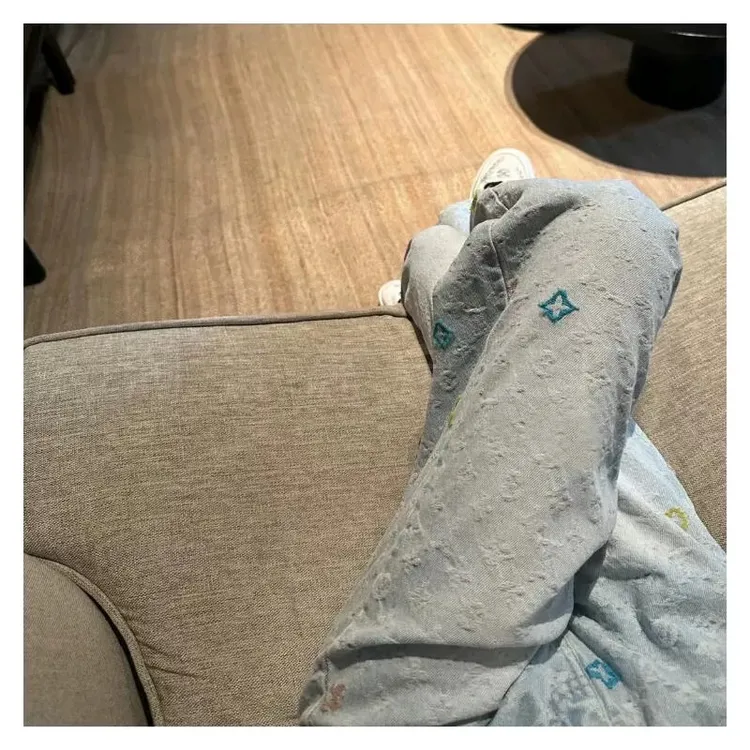 非市场货~深圳南油高端女装小香风彩色字母logo高腰直筒牛仔裤
