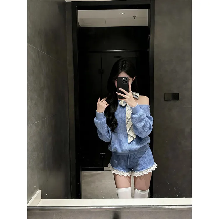 韩系斜肩慵懒针织衫毛衣女秋冬高级感斜肩长袖针织上衣蕾丝短裤