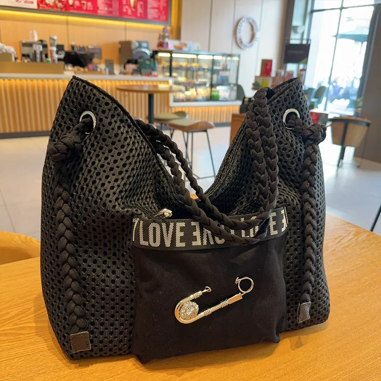 休闲大包包女2025新款单肩包时尚洋气百搭斜挎包大容量个性便携