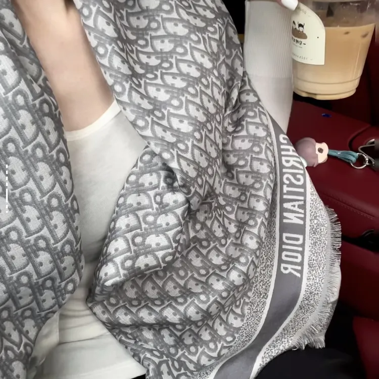 未使用 DIOR/迪奥 羊毛蚕丝经典满印logo披肩围巾