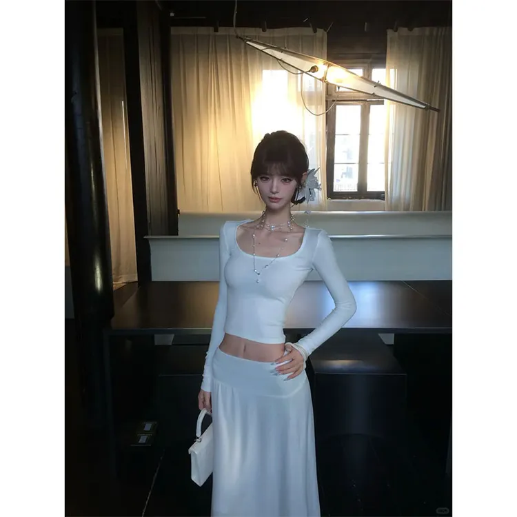 【软糯奏曲】2025冬季新款长袖U领短上衣修身高腰大裙摆半身裙套装