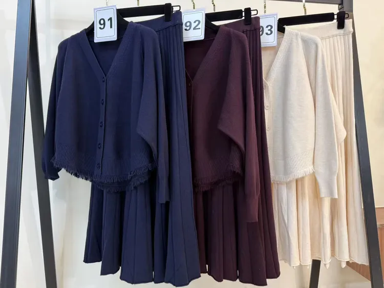 919293流苏蝙蝠袖针织开衫宽松外搭短款毛衣外套+半裙两件套装女