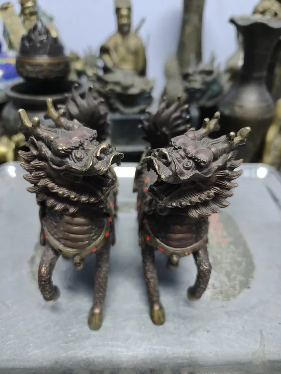 铜麒麟一对，总重2.6斤，尺寸如图。