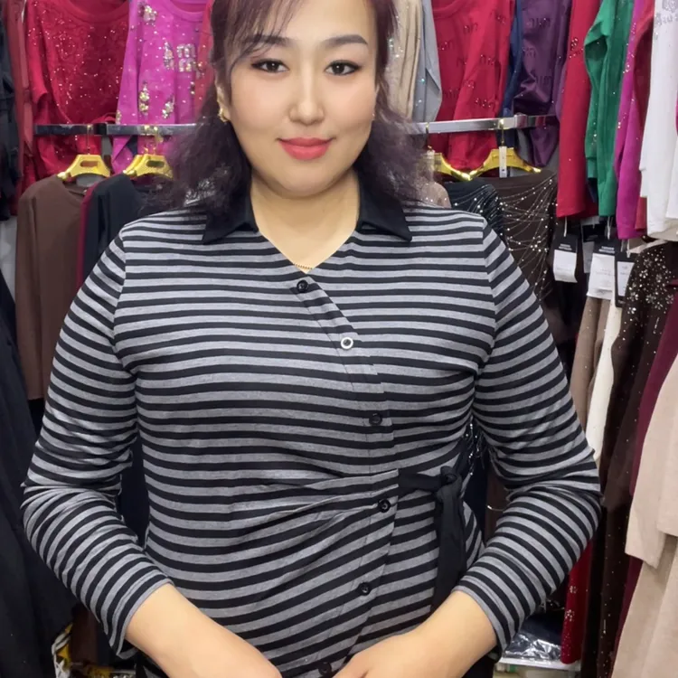 V领拼接常规款休闲风长袖条纹T恤