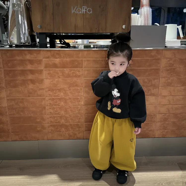 韩国童装儿童套装2025秋冬新款洋气儿童黑色卡通卫衣休闲黄色卫裤