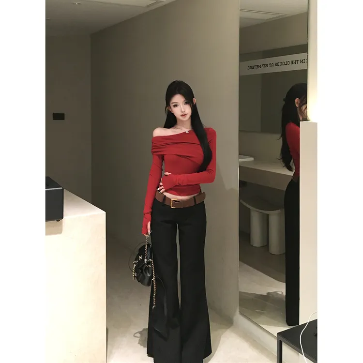 红色辣妹斜肩长袖T恤女秋季褶皱修身打底衫纯欲显瘦收腰内搭上衣