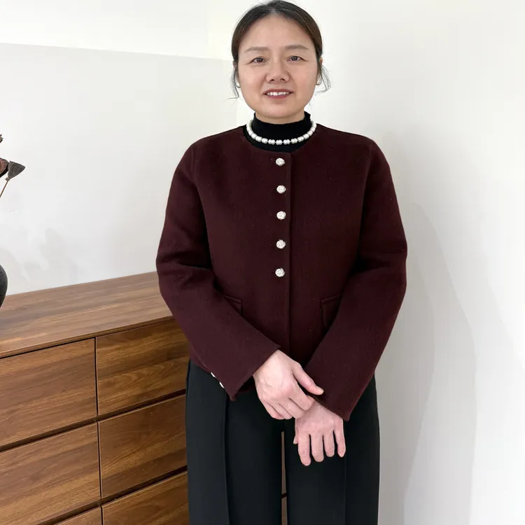 中年妈妈秋装毛呢短外套2025新款中老年女春秋季气质圆领开衫衣服