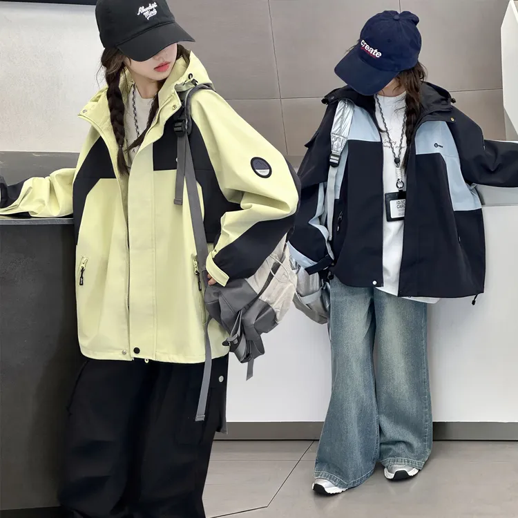 女童外套2025新款今年流行爆款防风冲锋衣春秋装宽松休闲儿童外衣