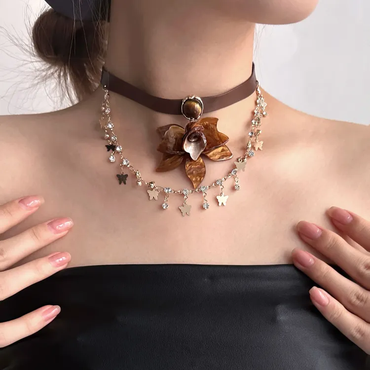 合金皮质项链 X5539-1时尚高级轻奢百搭个性高级咖色花朵项链女款