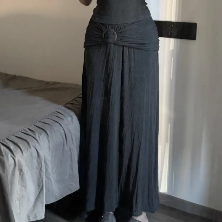 慵懒风纯色A字裙法式小众褶皱腰封设计遮肉显瘦长裙