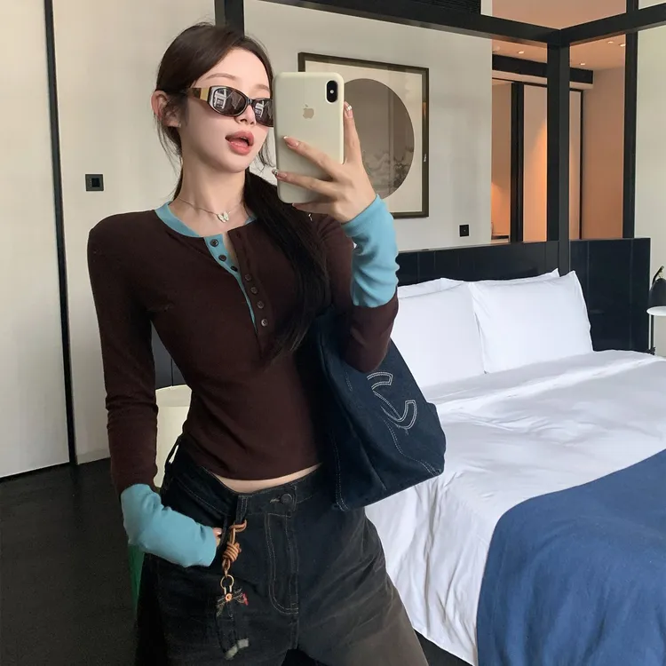 【US】炒鸡舒服~设计款假两件撞色修身半开领纽扣短款T恤长袖显瘦