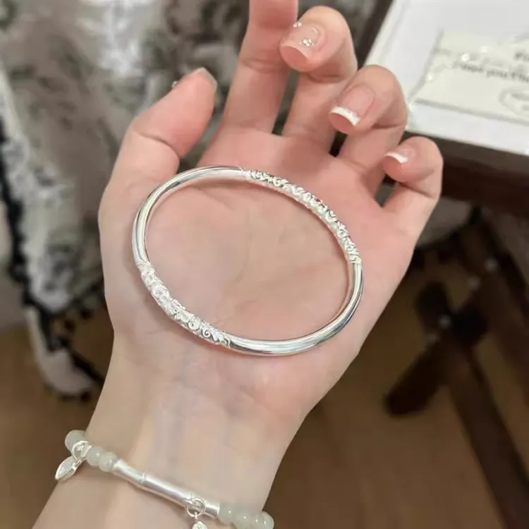 足银手镯 卷草纹光面实心闭口银手镯足银999年轻款手环送女友情人