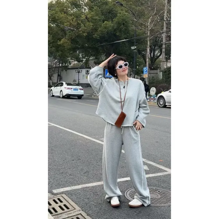 "小众先锋" 早春新款 半拉链毛絮边 宽松蝙蝠袖套装 简约 W-037