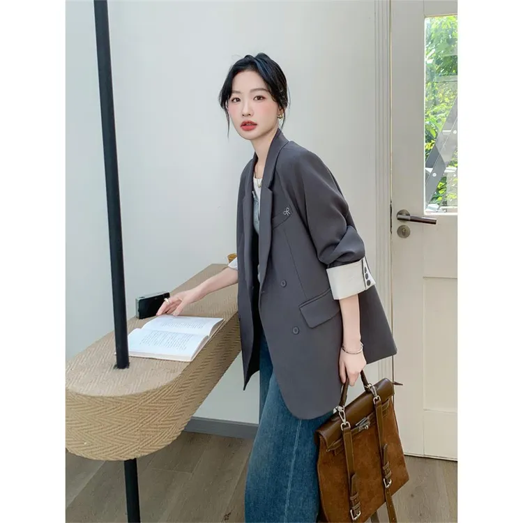 高级感灰色西装外套女春秋2025新款英伦风休闲流行爆款西服设计感