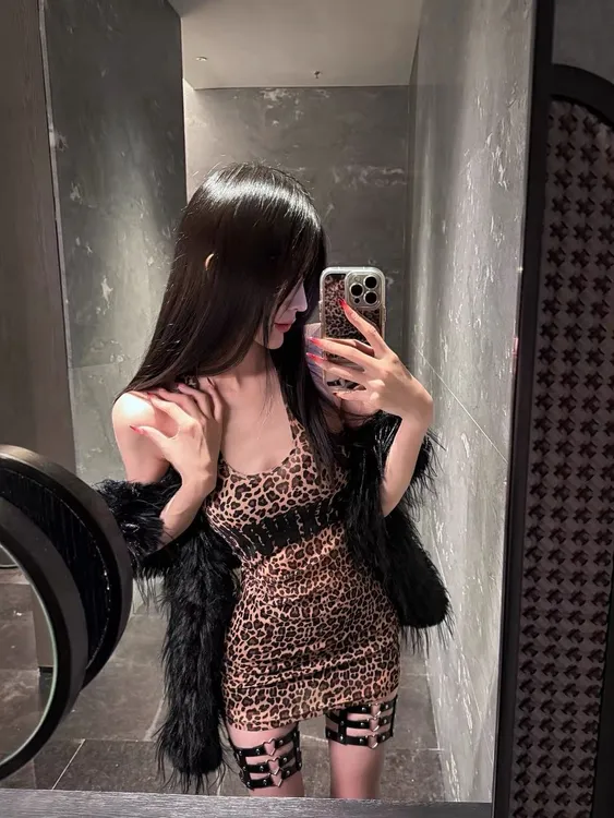 辣妹字母印花豹纹吊带背心女夏季新款设计感洋气中长款修身上衣潮