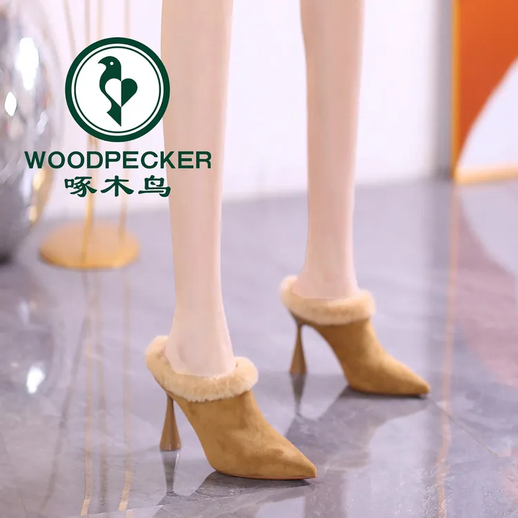 啄木鸟尖头高跟拖鞋女2025秋冬新款细跟加绒气质百搭时装毛毛鞋