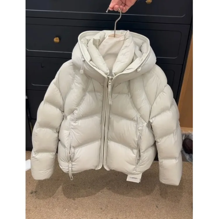 2025年冬季韩系连帽泡芙棉服女高级感显瘦百搭保暖面包服短款外套