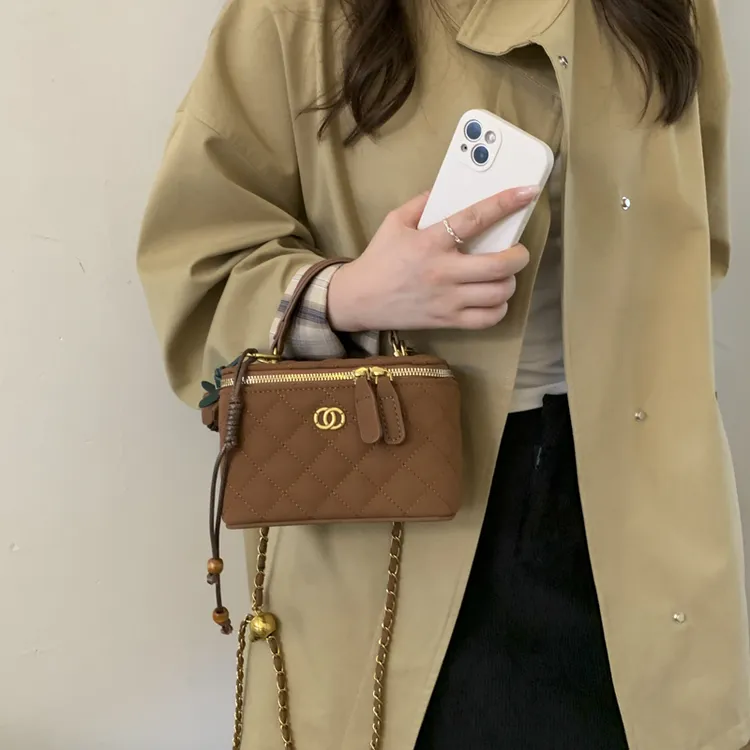 LOMMINY/罗米尼轻奢小香风高级感枕头包包女士百搭通勤单肩包斜挎