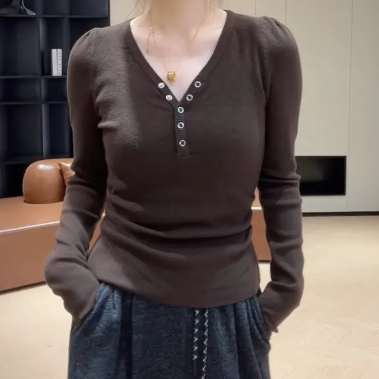 冬季韩系V领纽扣设计感收腰显瘦长袖T恤上衣LK2507457