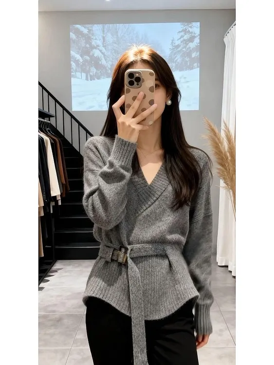 女款2025新款深冬独特超好看内搭上衣深灰色V领收腰针织衫毛衣
