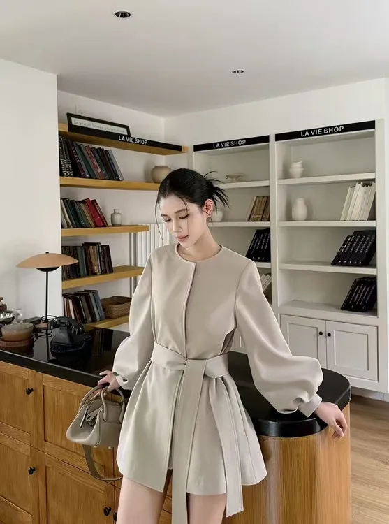 女装短款风衣外套女2025春秋显瘦灯笼袖小个子大衣爆款短外套