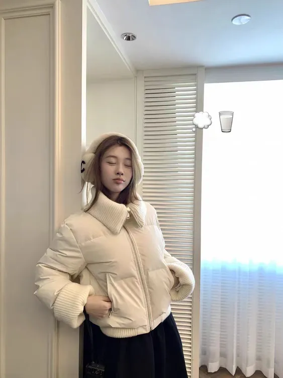 周壹 EEONE10.31初雪巴黎 定制针织拼接翻立领短款羽绒服111