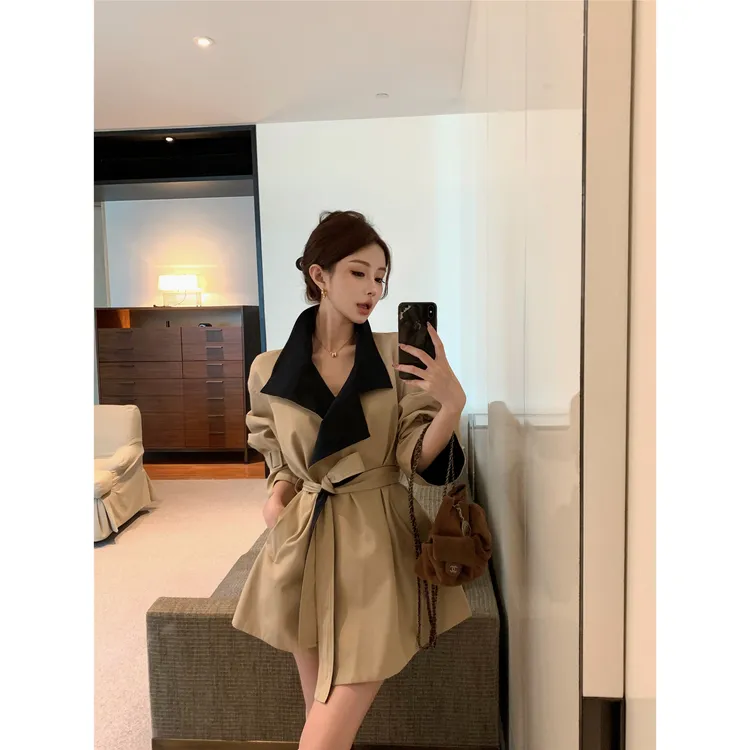 希妮丝 轻奢感短款风衣外套女秋冬韩系气质撞色收腰翻领系带大衣