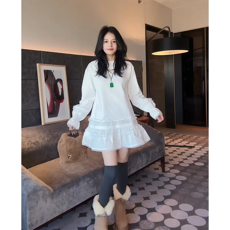 高品质气质蕾丝花边连衣裙女冬季新款欧货时尚洋气中长款长袖T恤