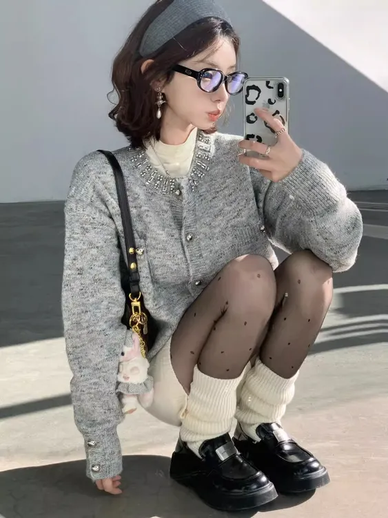 miu系穿搭毛衣外套女2025早秋镶钻设计感针织开衫慵懒风软糯上衣