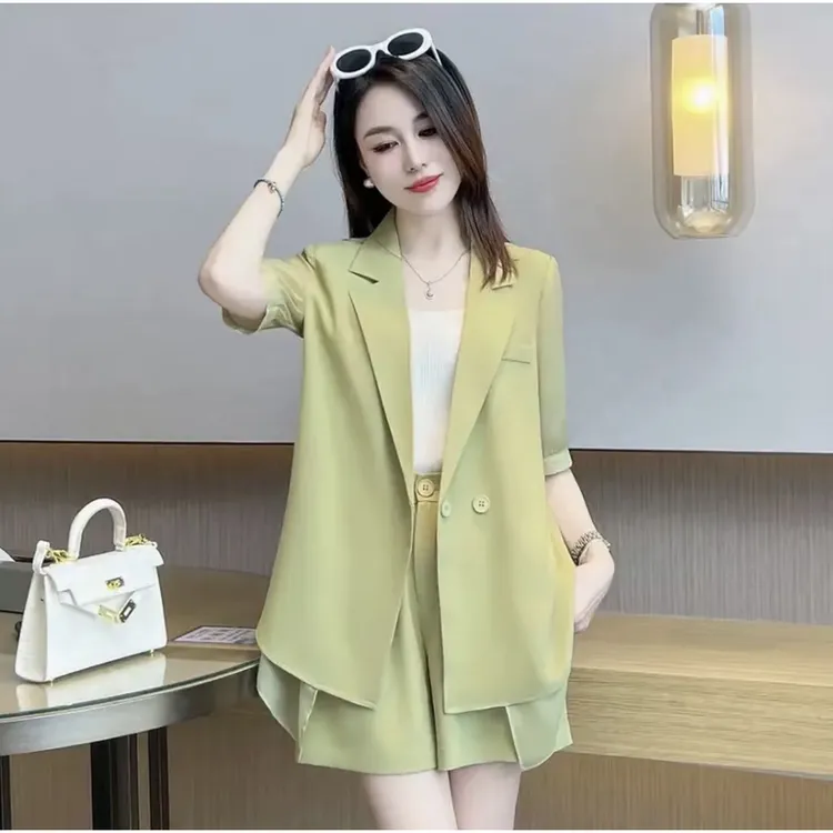 西服套装女夏季薄款2025年新款高级感气质冰丝短袖衬衫短裤两件套