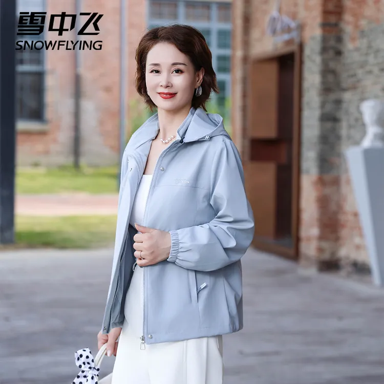 雪中飞中年妈妈秋装外套连帽2025新款春秋款女士风衣洋气上衣女H